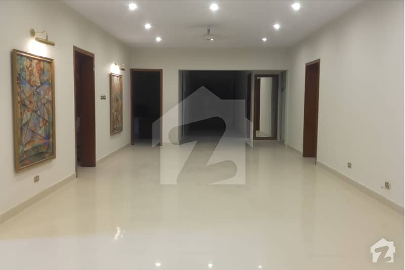 Old House On Very Prime Location For Sale In F-7/3 Islamabad