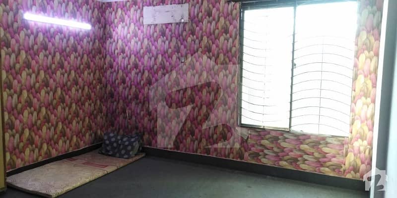 جوہر ٹاؤن لاہور میں 2 کمروں کا 5 مرلہ فلیٹ 25 ہزار میں کرایہ پر دستیاب ہے۔