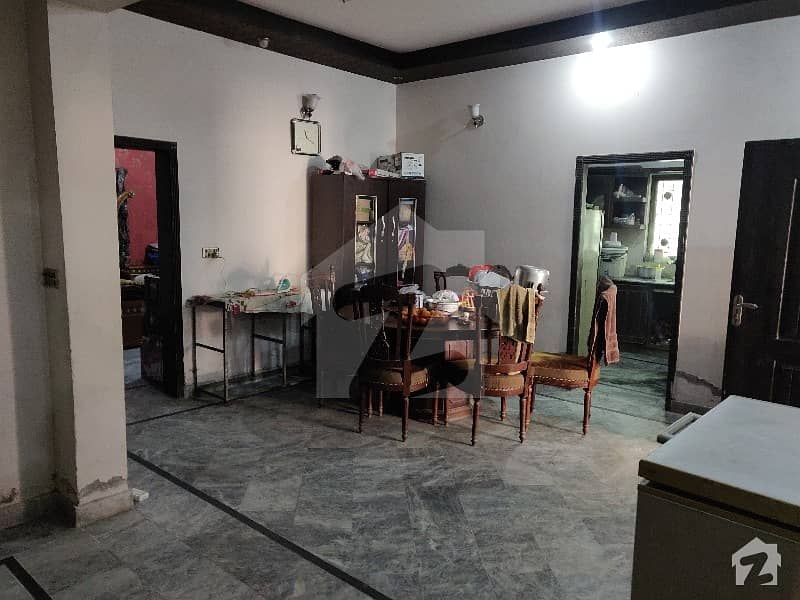 گلشن علی کالونی کینٹ لاہور میں 2 کمروں کا 10 مرلہ مکان 1.6 کروڑ میں برائے فروخت۔