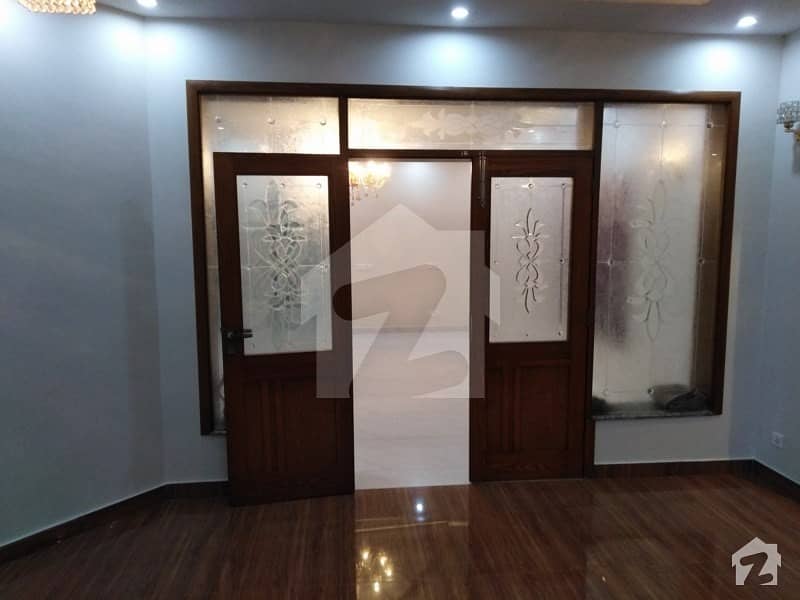 بحریہ ٹاؤن - طلحہ بلاک بحریہ ٹاؤن سیکٹر ای بحریہ ٹاؤن لاہور میں 5 کمروں کا 10 مرلہ مکان 65 ہزار میں کرایہ پر دستیاب ہے۔