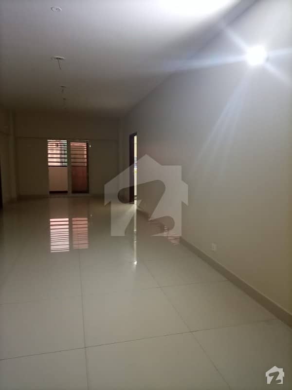 Spacious 2500  Square Feet Flat Available For Sale On Shaheed Millat Road