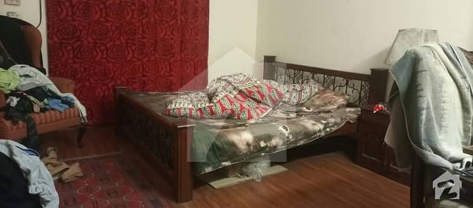 10 Marla 5 Bed Rooms fully renovated House For Sale 10 Marla 5 Bed Rooms fully renovated House For Sale