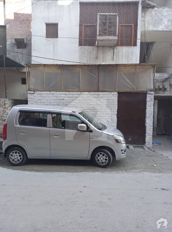 ماڈل ٹاؤن ۔ بلاک کیو ماڈل ٹاؤن لاہور میں 2 کمروں کا 3 مرلہ فلیٹ 30 لاکھ میں برائے فروخت۔