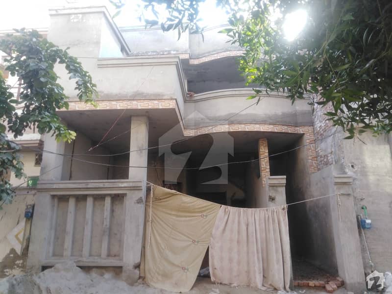 علامہ اقبال ٹاؤن بہاولپور میں 5 کمروں کا 6 مرلہ مکان 90 لاکھ میں برائے فروخت۔