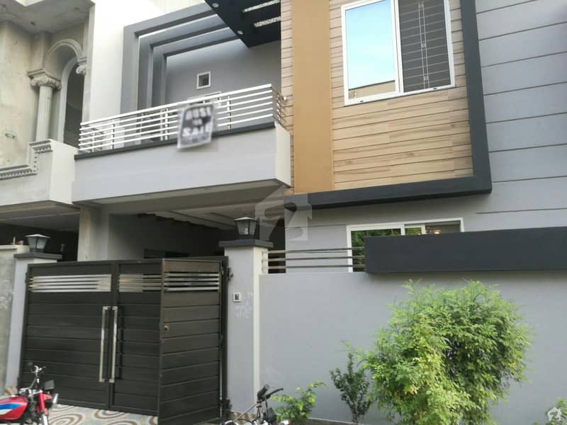 House Is Available For Sale In College Road