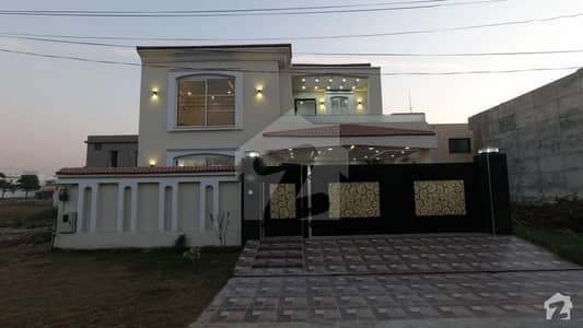 ڈی ایچ اے فیز 8 - بلاک ایل ڈی ایچ اے فیز 8 ڈیفنس (ڈی ایچ اے) لاہور میں 5 کمروں کا 11 مرلہ مکان 3 کروڑ میں برائے فروخت۔ ڈی ایچ اے فیز 8 - بلاک ایل ڈی ایچ اے فیز 8 ڈیفنس (ڈی ایچ اے) لاہور میں 5 کمروں کا 11 مرلہ مکان 3 کروڑ میں برائے فروخت۔