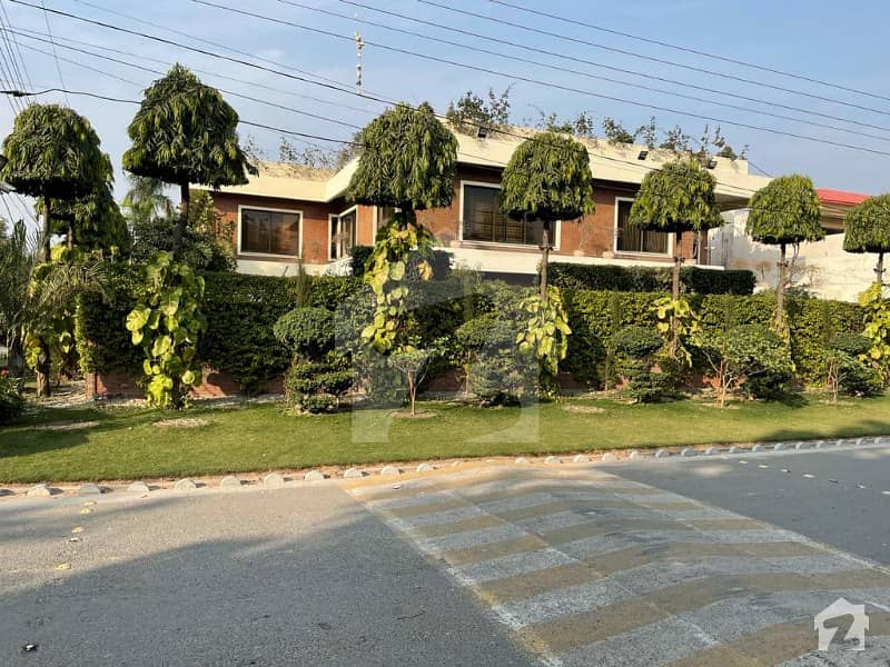 ماڈل ٹاؤن لاہور میں 6 کمروں کا 2 کنال مکان 19 کروڑ میں برائے فروخت۔