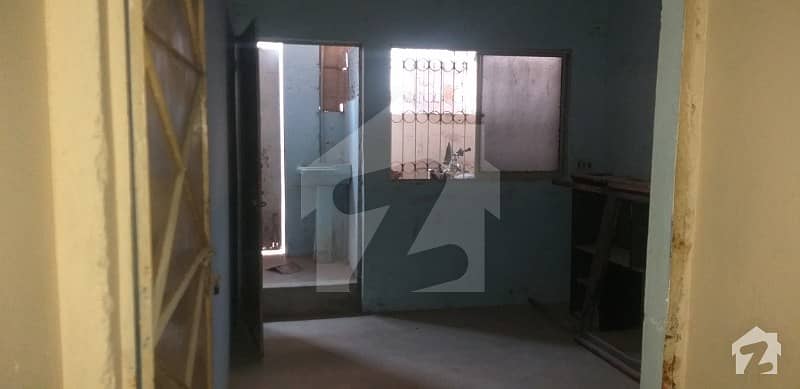 سُرجانی ٹاؤن - سیکٹر 7ڈی سُرجانی ٹاؤن گداپ ٹاؤن کراچی میں 5 کمروں کا 3 مرلہ پینٹ ہاؤس 60 لاکھ میں برائے فروخت۔