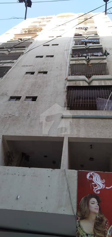 650  Square Feet Flat In Central Gulistan-e-jauhar For Sale