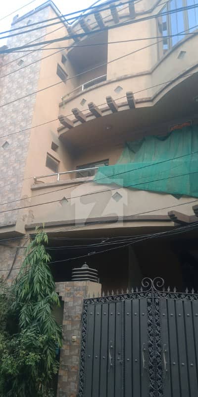 وحدت روڈ لاہور میں 5 کمروں کا 6 مرلہ مکان 1.65 کروڑ میں برائے فروخت۔