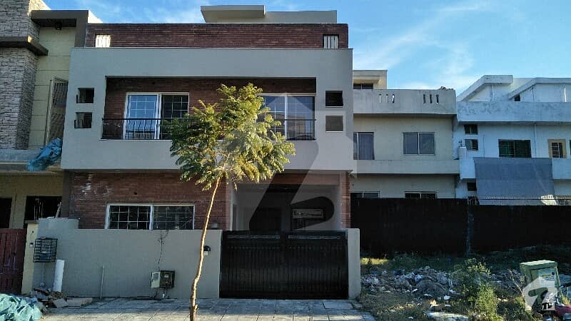 Most Beautiful Double Storey House Available For Rent