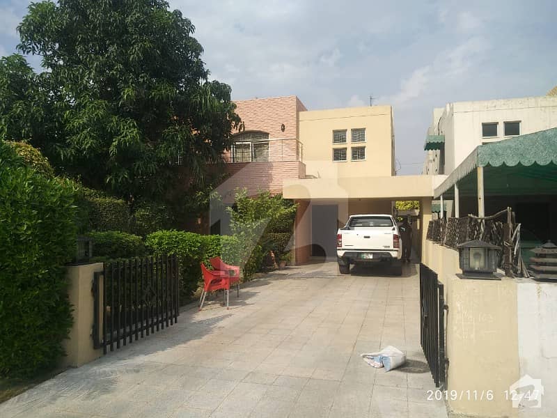 12 Marla Beautiful House For Sale In Saffari Villas Sector B Bahria Town Lahore