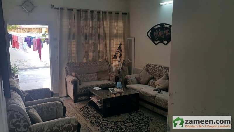 گلبرگ پشاور میں 5 کمروں کا 10 مرلہ مکان 2.1 کروڑ میں برائے فروخت۔