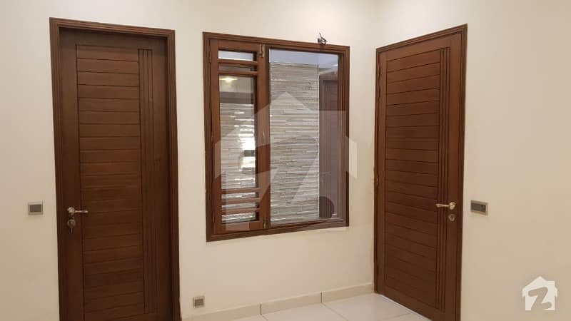 ڈی ایچ اے فیز 7 ایکسٹینشن ڈی ایچ اے ڈیفینس کراچی میں 4 کمروں کا 4 مرلہ مکان 3.9 کروڑ میں برائے فروخت۔
