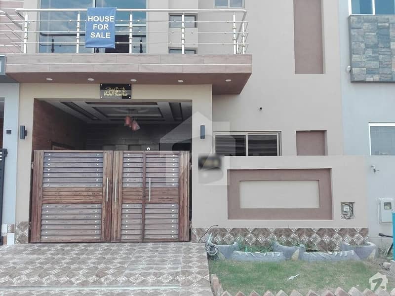 675  Square Feet House Is Available For Sale On Raiwind Road