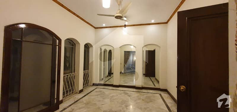 10 Marla Beautiful House In Dha Phase 3 Near Sheba Park Hot Location