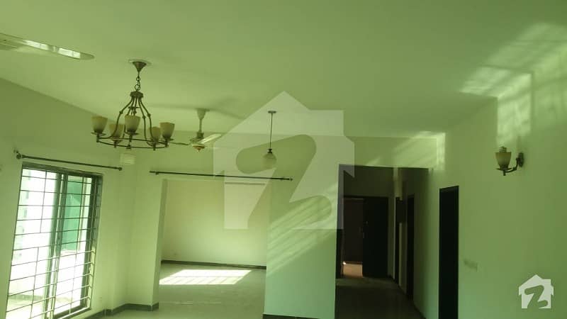 12 Marla 4 Bedrooms Flat Available For Sale In Askari 11 Lahore