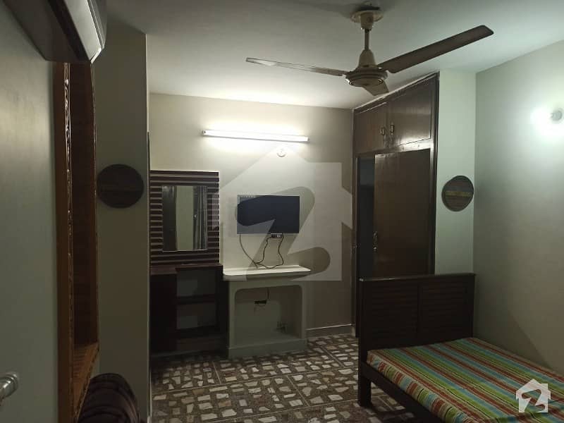 ابدالی روڈ ملتان میں 1 کمرے کا 1 مرلہ کمرہ 13 ہزار میں کرایہ پر دستیاب ہے۔