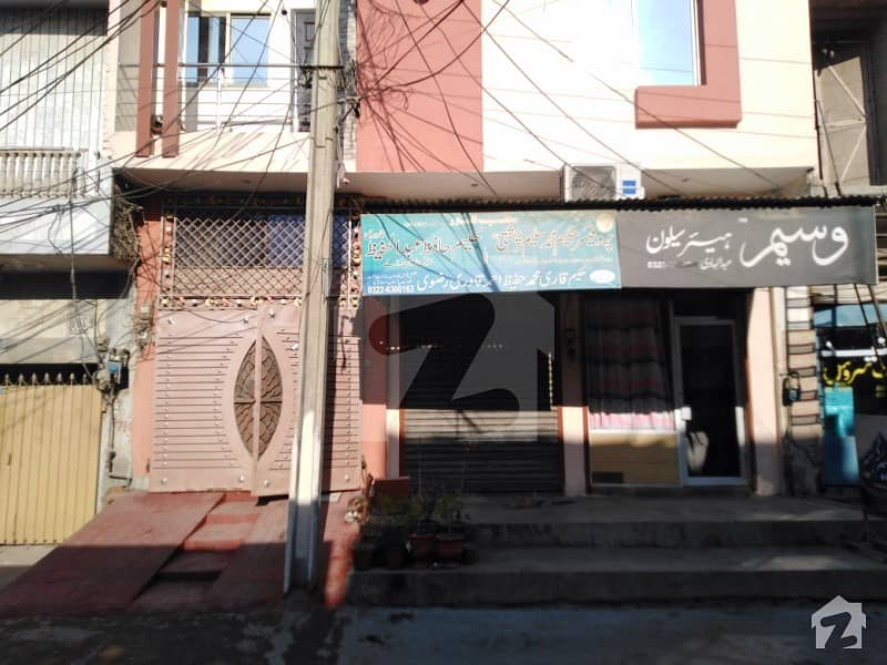 لیاقت آباد بکر منڈی روڈ فیصل آباد میں 6 کمروں کا 0.02 مرلہ مکان 1.2 کروڑ میں برائے فروخت۔