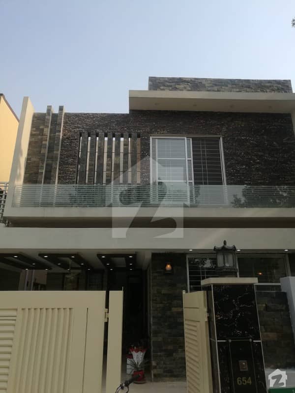 10 MARLA HOUSE FOR RENT IN SECTOR C