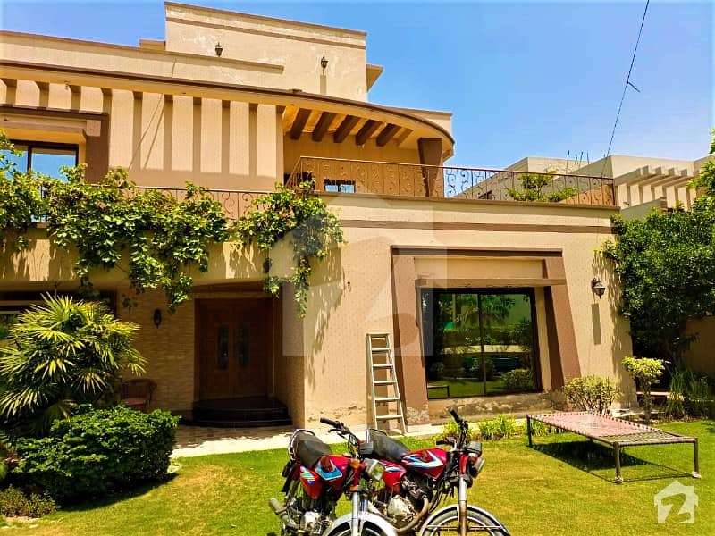 ویلینشیاء ہاؤسنگ سوسائٹی لاہور میں 6 کمروں کا 2 کنال مکان 6.2 کروڑ میں برائے فروخت۔