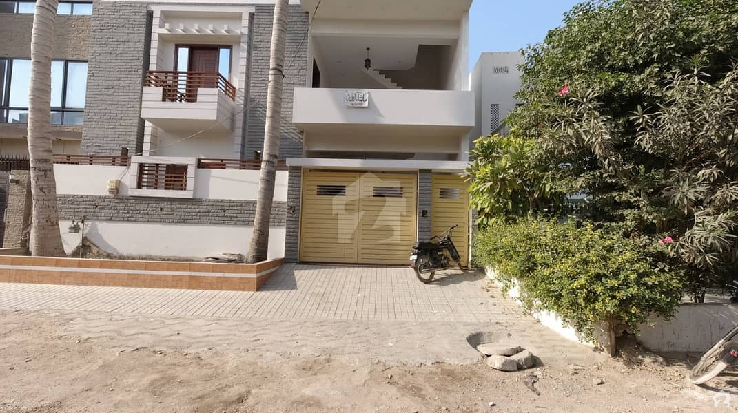 House For Sale Situated In Gulshan-e-Iqbal Town