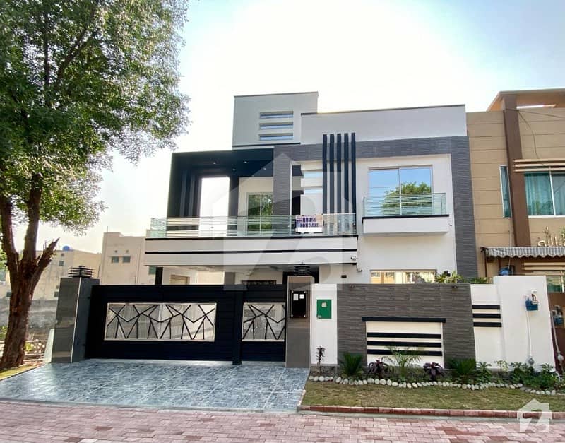 Luxurious House For Sale At Hot Location