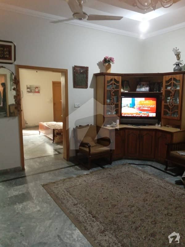 پی آئی اے ہاؤسنگ سکیم ۔ بلاک ای پی آئی اے ہاؤسنگ سکیم لاہور میں 5 کمروں کا 10 مرلہ مکان 2 کروڑ میں برائے فروخت۔