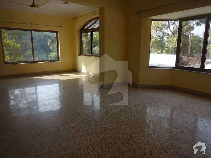 Beautiful 4 Beds Upper Portion fully marble Near To F11 Markaz
