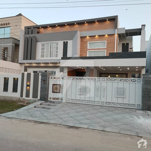 One Kanal Brand New Designer House With Solid Construction At Good Location Near To Jamia Masjid And Main Boulevard