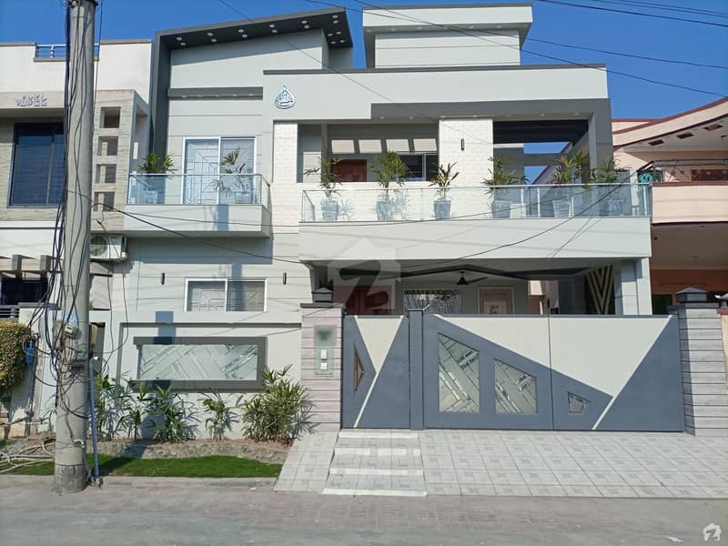 10 Marla Spacious House Available In DC Colony For Sale
