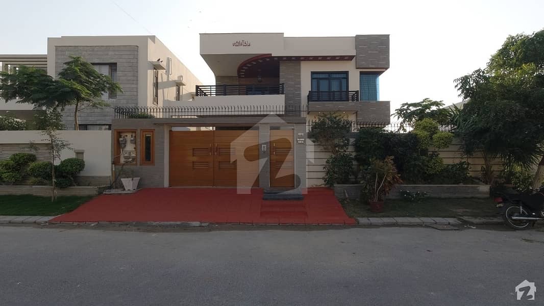 ڈی ایچ اے فیز 8 ڈی ایچ اے کراچی میں 6 کمروں کا 1 کنال مکان 11.5 کروڑ میں برائے فروخت۔