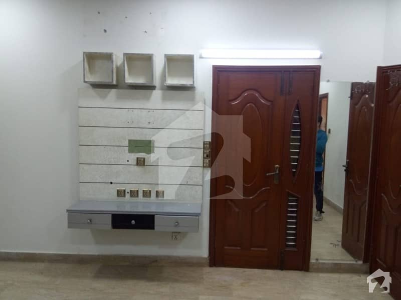 اختر کالونی جمشید ٹاؤن کراچی میں 2 کمروں کا 3 مرلہ بالائی پورشن 20 ہزار میں کرایہ پر دستیاب ہے۔