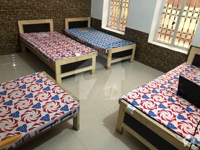 Bed Space Available For Girls & Boys