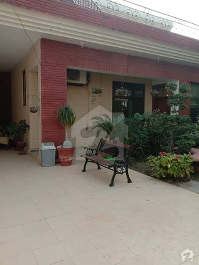 ریوینیو سوسائٹی لاہور میں 6 کمروں کا 18 مرلہ مکان 2.75 کروڑ میں برائے فروخت۔