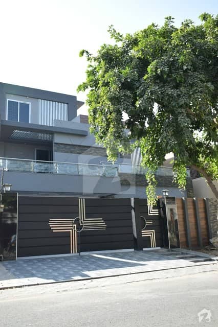 1 Kanal Luxury House In Block B