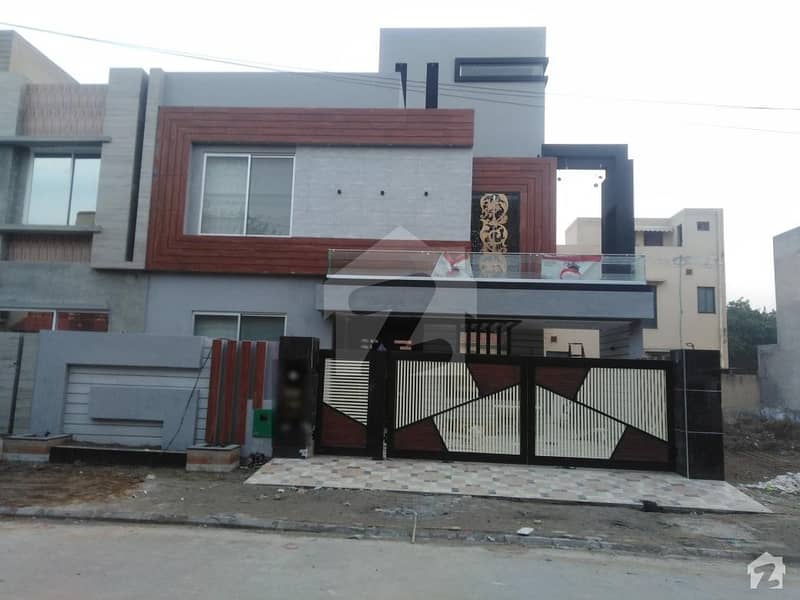 Spacious 10 Marla House Available For Sale In Bahria Town