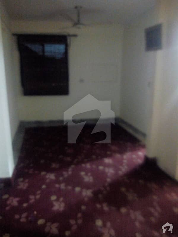 200  Square Feet Room In Model Town For Rent