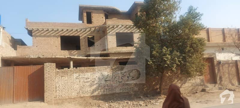 شجاع آباد ملتان میں 8 کمروں کا 1 کنال مکان 2.5 کروڑ میں برائے فروخت۔