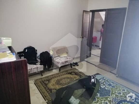 ماڈل ٹاؤن لِنک روڈ ماڈل ٹاؤن لاہور میں 4 کمروں کا 5 مرلہ مکان 1.3 کروڑ میں برائے فروخت۔