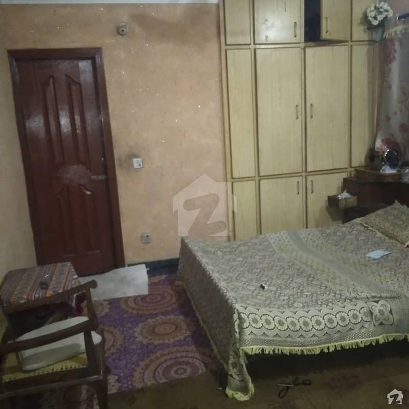 اڈیالہ روڈ راولپنڈی میں 7 کمروں کا 10 مرلہ مکان 1.3 کروڑ میں برائے فروخت۔