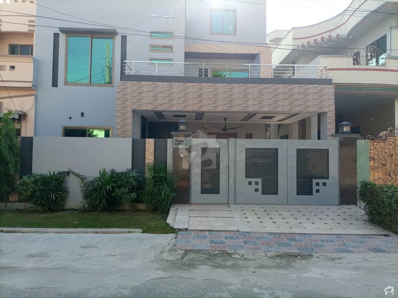 10 Marla House In DC Colony For Sale