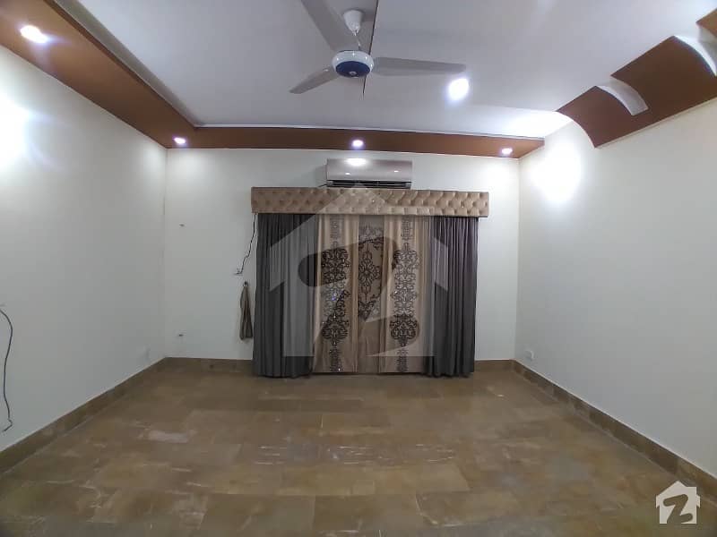 ڈی ایچ اے فیز 4 ڈیفنس (ڈی ایچ اے) لاہور میں 4 کمروں کا 1 کنال مکان 3.7 کروڑ میں برائے فروخت۔
