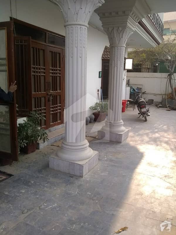 Stunning 2700  Square Feet House In Gulshan-E-Iqbal Town Available