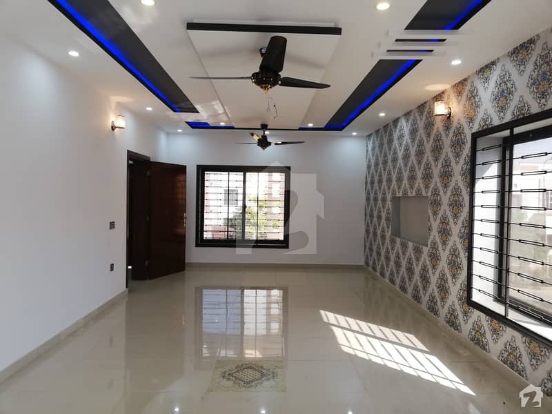House In Judicial Housing Colony Sized 10 Marla Is Available