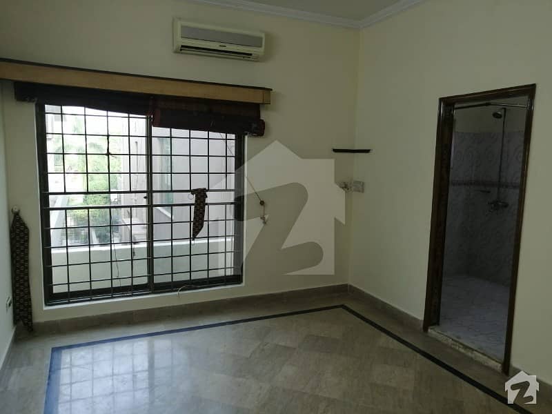Luxurious Location 10 Marla Full House Are Available For Rent In Phase 4