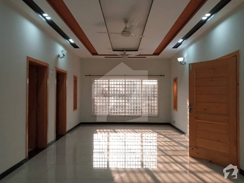 جی ۔ 13 اسلام آباد میں 7 کمروں کا 10 مرلہ مکان 1.4 لاکھ میں کرایہ پر دستیاب ہے۔