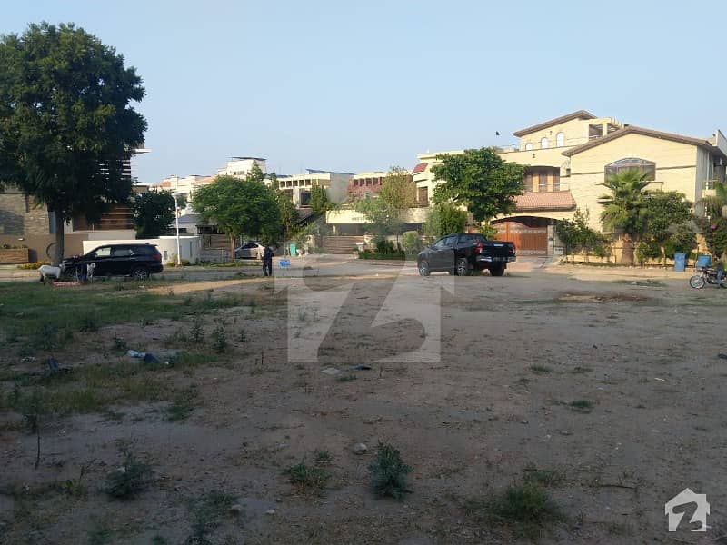 Corner Plot For Sale Near Masjid and Park In Phase 2 Bahria Town