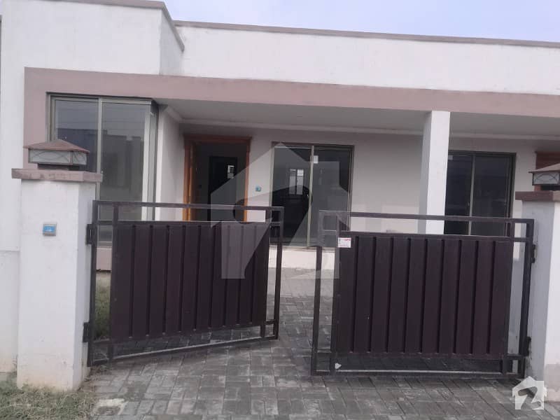 5 Marla Most Beautiful Facing Park Single Storey House With Possession For Sale In Block P