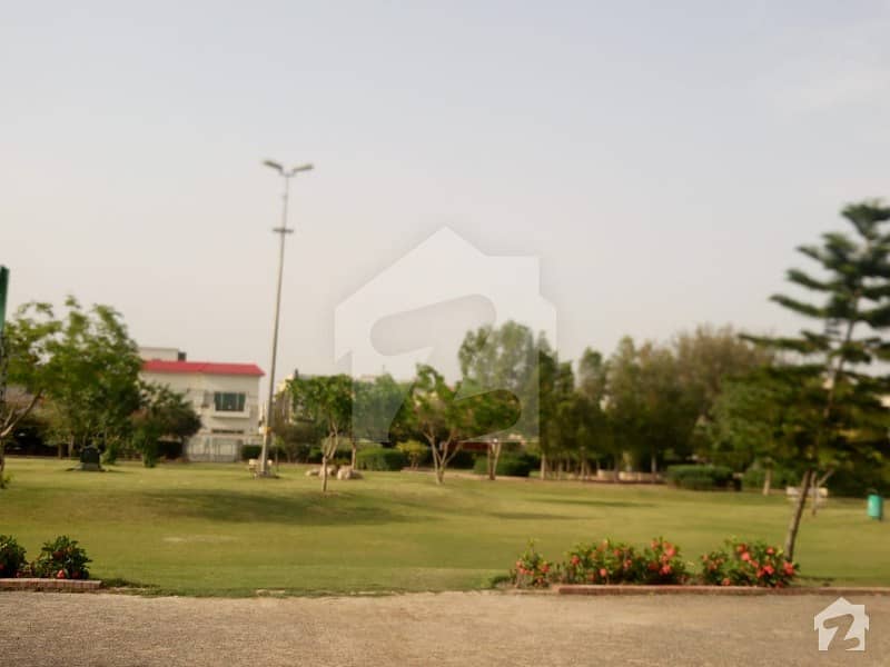 پیراگون سٹی ۔ آرچرڈ بلاک پیراگون سٹی لاہور میں 10 مرلہ رہائشی پلاٹ 65 لاکھ میں برائے فروخت۔